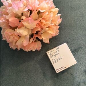 Rare Beauty Positive Light Silky Touch Highlighter - FLAUNT